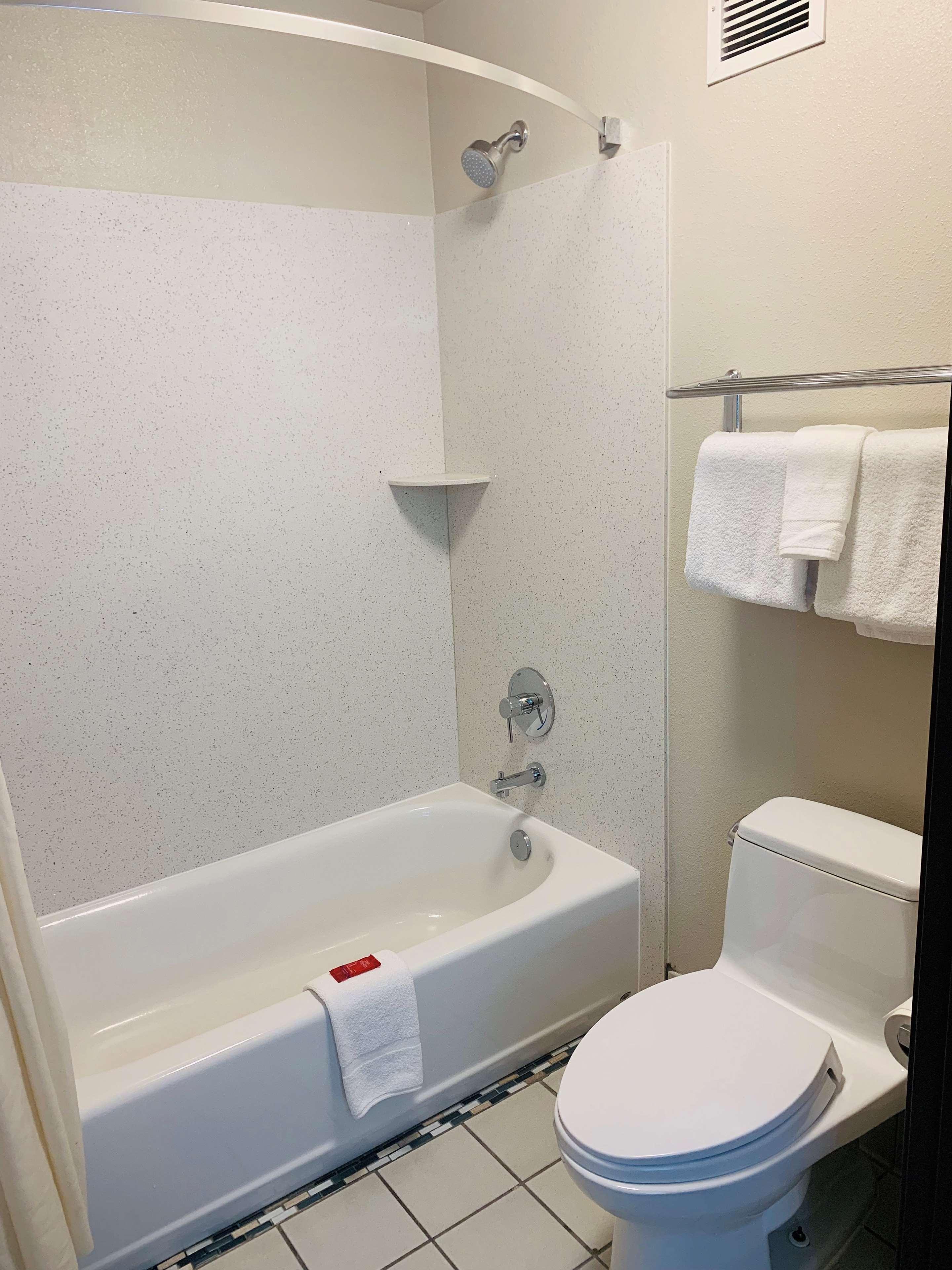 Surestay Plus Hotel By Best Western Redding Room photo