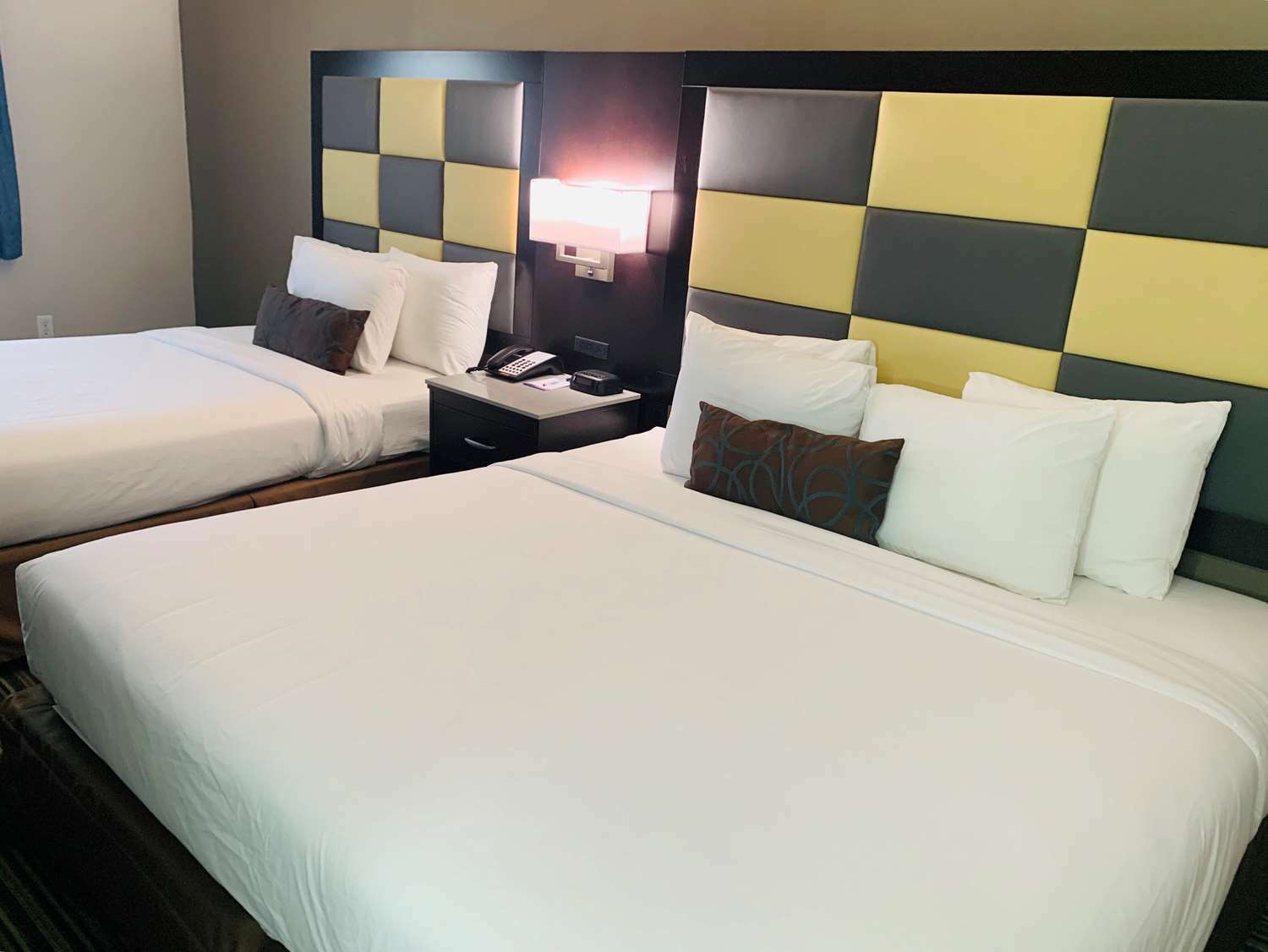 Surestay Plus Hotel By Best Western Redding Room photo